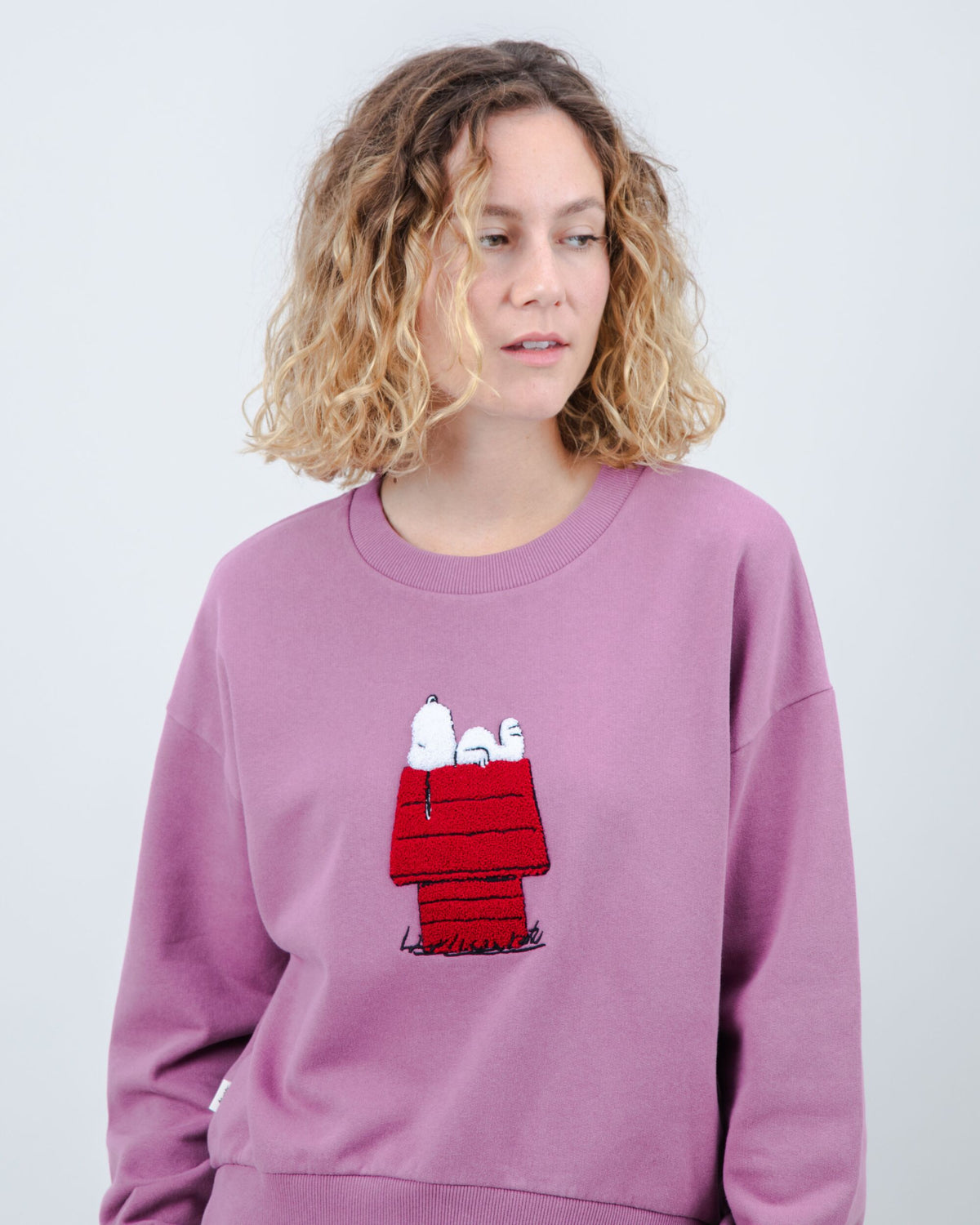 Peanuts Snoopy Doghouse Rounded Cotton Sweatshirt Grape