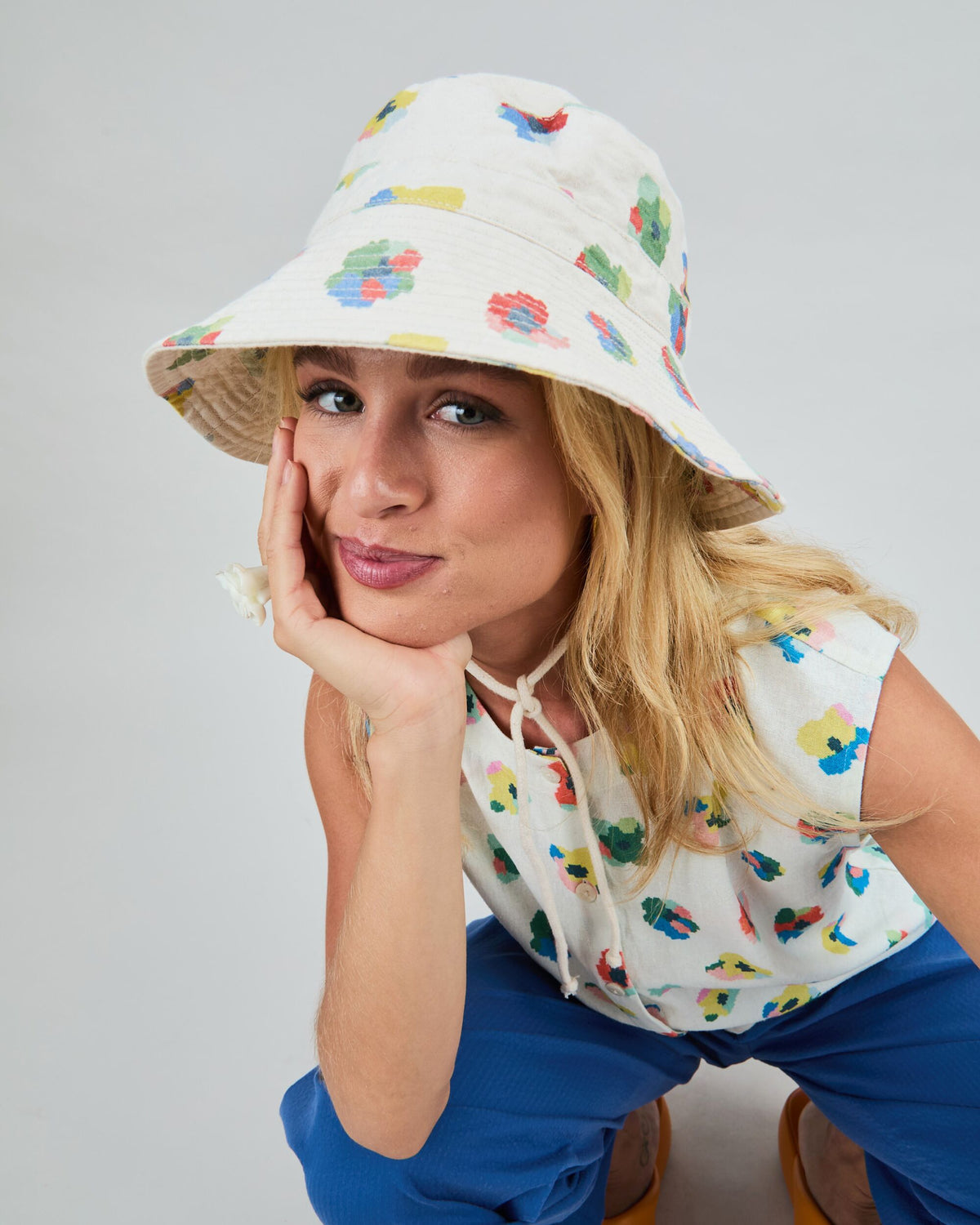 Mini flower bucket hat Ecru